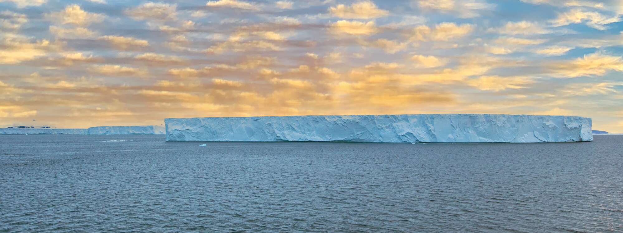 Eisberg, Bransfield Strait, zwischen den Südlichen Shetlandinseln und der Antarktischen Halbinsel in der Antarktis
