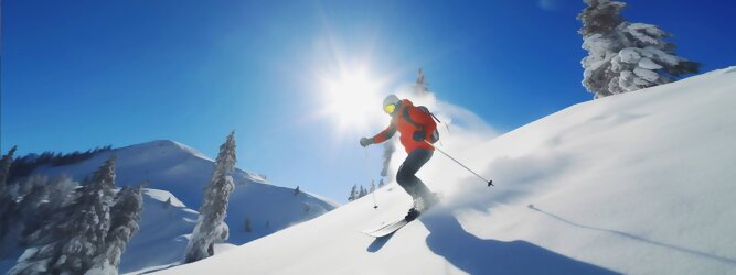 Reiseideen Skiurlaub - Die Berge der Alpen, tiefverschneite Landschaftsidylle, überwältigende Naturschönheiten, begeistern Skifahrer, Snowboarder und Wintersportler aller Couleur gleichermaßen wie Schneeschuhwanderer, Genießer und Ruhesuchende. Es ist still geworden, die Natur ruht sich aus, der Winter ist ins Land gezogen. Leise rieseln die Schneeflocken auf Wiesen und Wälder, die Natur sammelt Kräfte für das nächste Jahr. Eine Pferdeschlittenfahrt durch den Winterwald und über glitzernd kristallweiße Sonnen-Plateaus lädt ein, zu romantischen Träumereien, und ist Erholung für Körper & Geist & Seele. Verweilen in einer urigen Almhütte bei Glühwein & Jagertee & deftigen kulinarischen Köstlichkeiten. Die Freude auf den nächsten Winterurlaub ist groß.